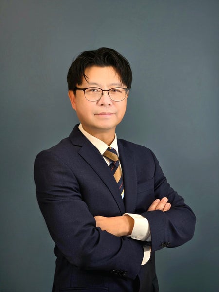 Steven Yeo, Associate